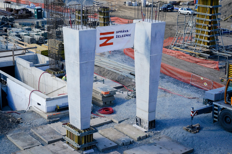 FOTOGALERIE: Lávka s promenádou i nové nástupiště. Smíchovské nádraží získává podobu