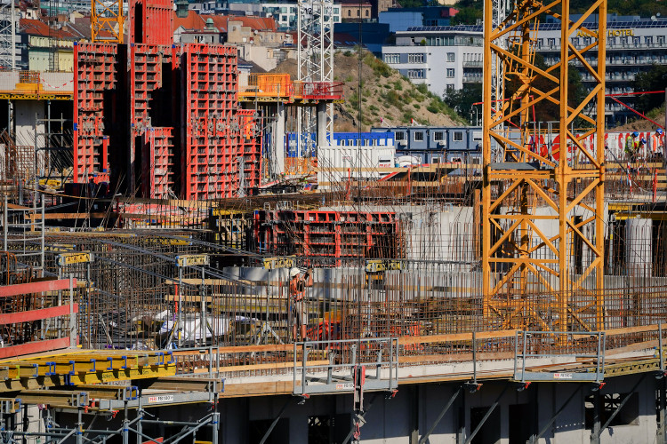 FOTOGALERIE: Lávka s promenádou i nové nástupiště. Smíchovské nádraží získává podobu