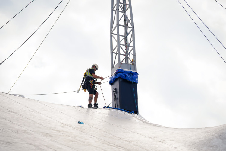 FOTOGALERIE: Do Česka poprvé přijel slavný Cirque du Soleil, na Letné už stojí obří šapitó