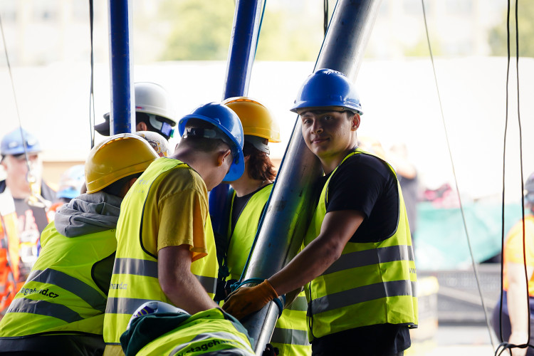 FOTOGALERIE: Do Česka poprvé přijel slavný Cirque du Soleil, na Letné už stojí obří šapitó