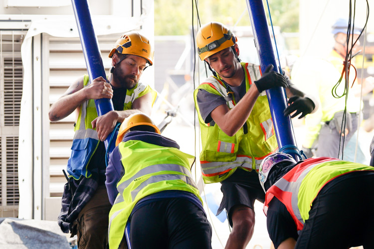 FOTOGALERIE: Do Česka poprvé přijel slavný Cirque du Soleil, na Letné už stojí obří šapitó