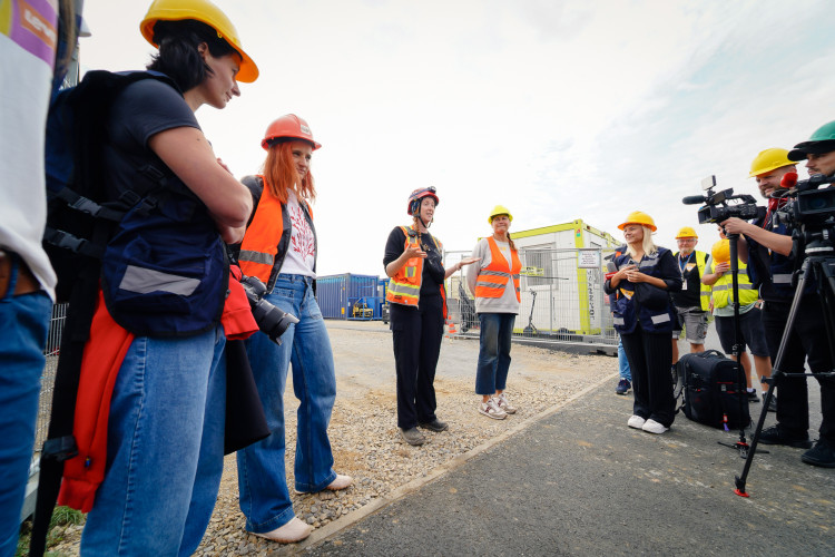 FOTOGALERIE: Do Česka poprvé přijel slavný Cirque du Soleil, na Letné už stojí obří šapitó