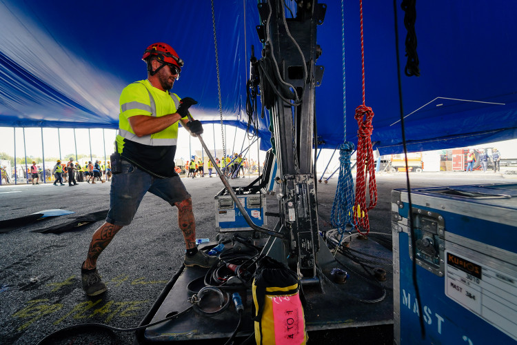FOTOGALERIE: Do Česka poprvé přijel slavný Cirque du Soleil, na Letné už stojí obří šapitó