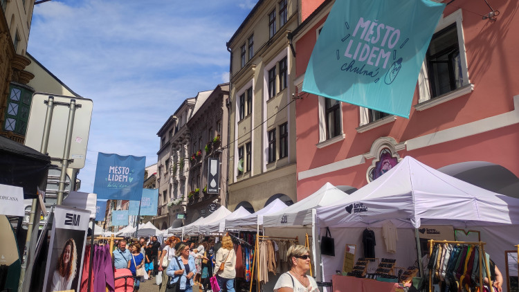 Ulice Budějc rozzářily barvy festivalu Město lidem, lidé městu
