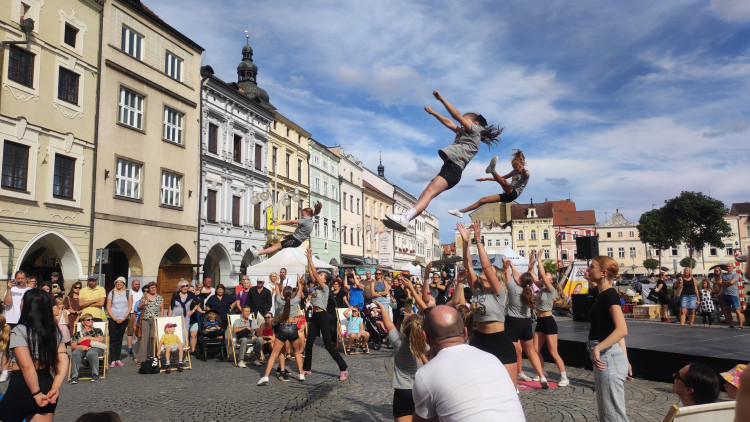 Ulice Budějc rozzářily barvy festivalu Město lidem, lidé městu