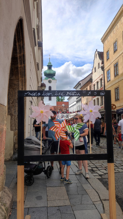 Ulice Budějc rozzářily barvy festivalu Město lidem, lidé městu
