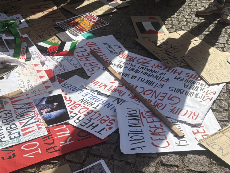 FOTOGALERIE: Mrd*me vládu, vzkázali protestující za Palestinu. V Brně jich pochodovaly desítky