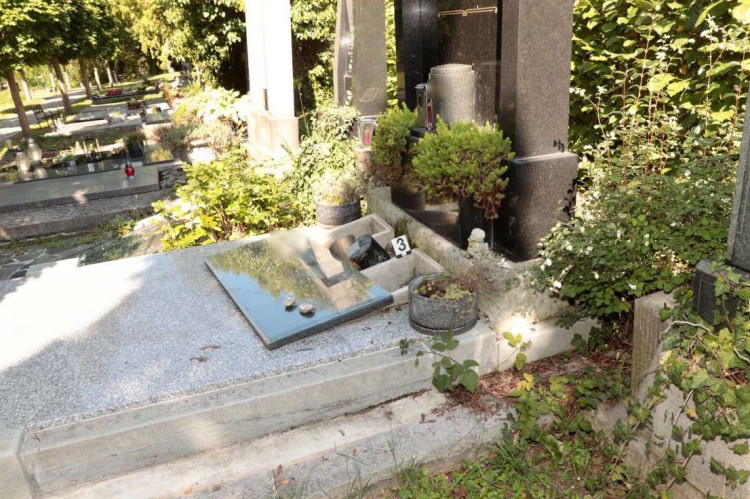 FOTOGALERIE: Pět desítek poničených hrobů na olomouckém hřbitově