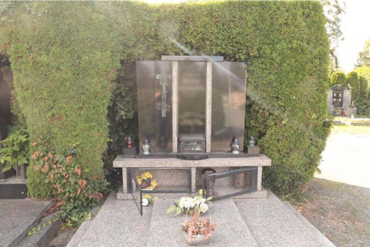 FOTOGALERIE: Pět desítek poničených hrobů na olomouckém hřbitově