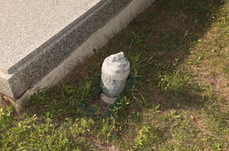 FOTOGALERIE: Pět desítek poničených hrobů na olomouckém hřbitově