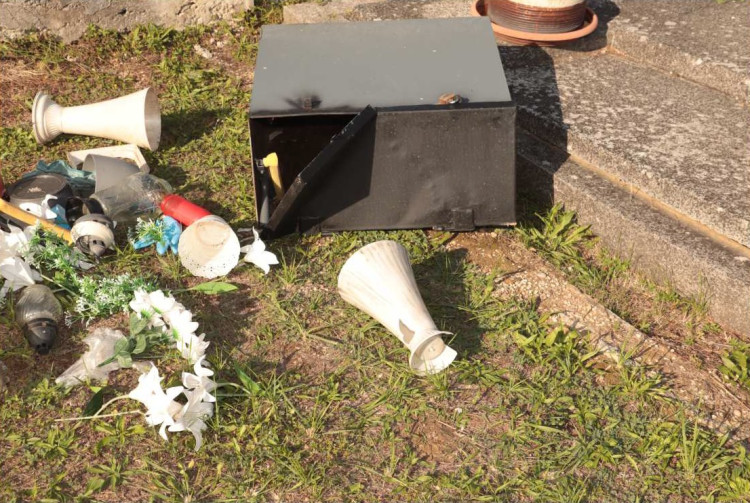 FOTOGALERIE: Pět desítek poničených hrobů na olomouckém hřbitově