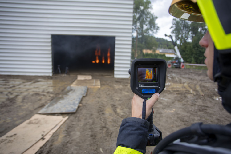 FOTOGALERIE: Masivní požár v hale. Vědci v Jeseníku testovali ocelovou stavbu