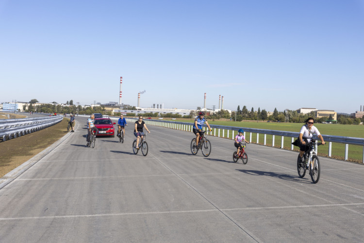 FOTOGALERIE: Davy na D1 před dokončením. Úsek u Přerova se otevřel veřejnosti