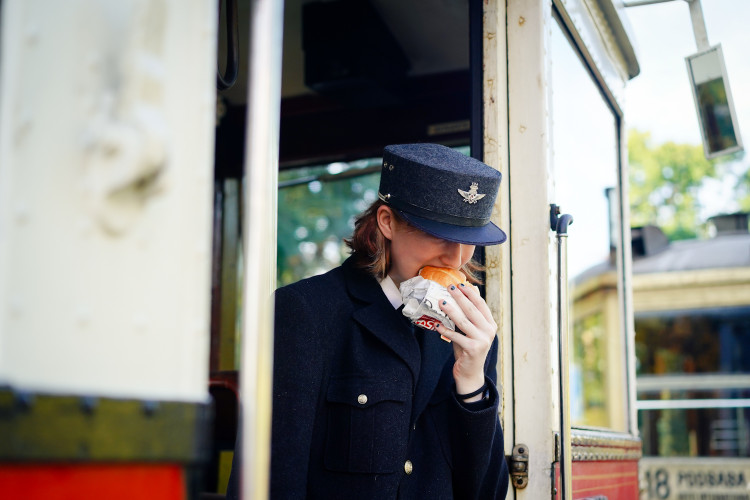 MHD v Praze slaví 150 let. Městem projel průvod tramvají