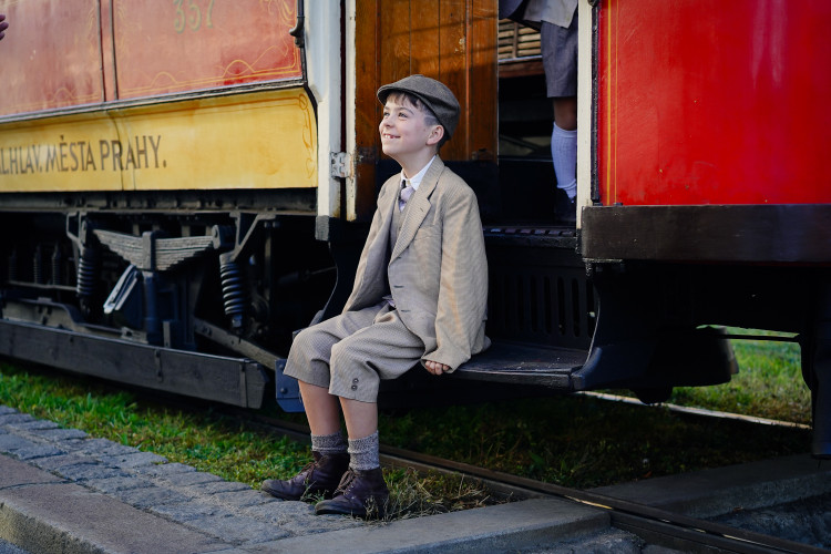 MHD v Praze slaví 150 let. Městem projel průvod tramvají