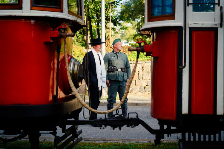MHD v Praze slaví 150 let. Městem projel průvod tramvají