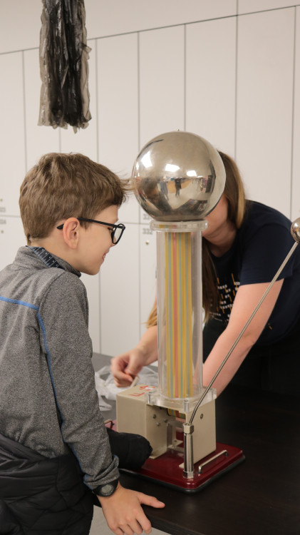 FOTO: Noc vědců v Brně navštívily stovky lidí, nejčastěji rodiny s dětmi