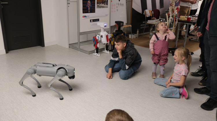 FOTO: Noc vědců v Brně navštívily stovky lidí, nejčastěji rodiny s dětmi