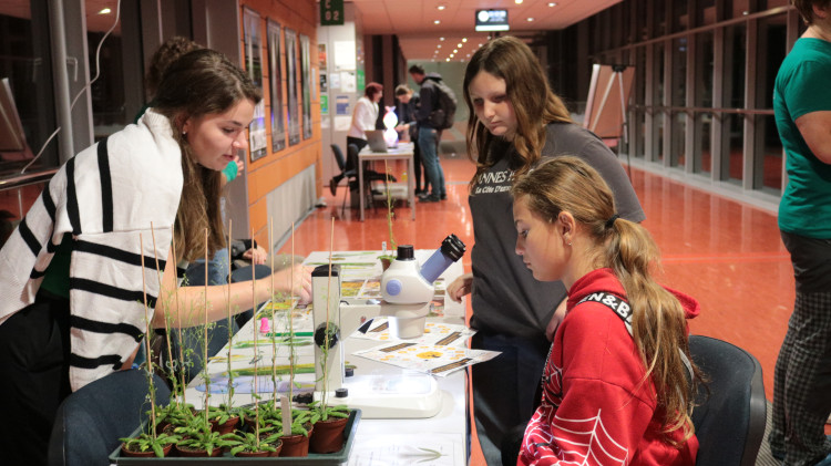 FOTO: Noc vědců v Brně navštívily stovky lidí, nejčastěji rodiny s dětmi