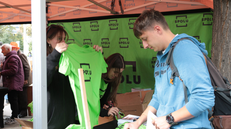 FOTO: Petr Fiala přijel tři dny před volbami do Brna na největší happening koalice