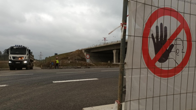 FOTOGALERIE: D1 okolo Přerova roste jako z vody