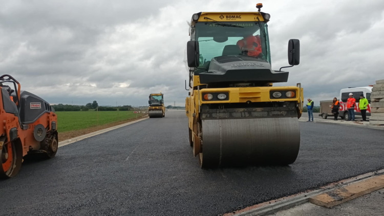 FOTOGALERIE: D1 okolo Přerova roste jako z vody