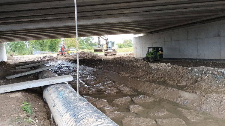 FOTOGALERIE: D1 okolo Přerova roste jako z vody