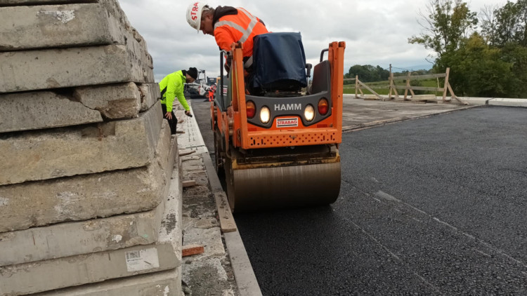 FOTOGALERIE: D1 okolo Přerova roste jako z vody