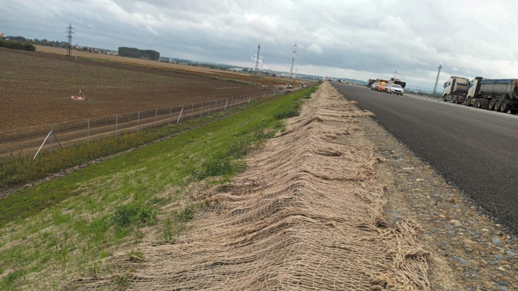 FOTOGALERIE: D1 okolo Přerova roste jako z vody