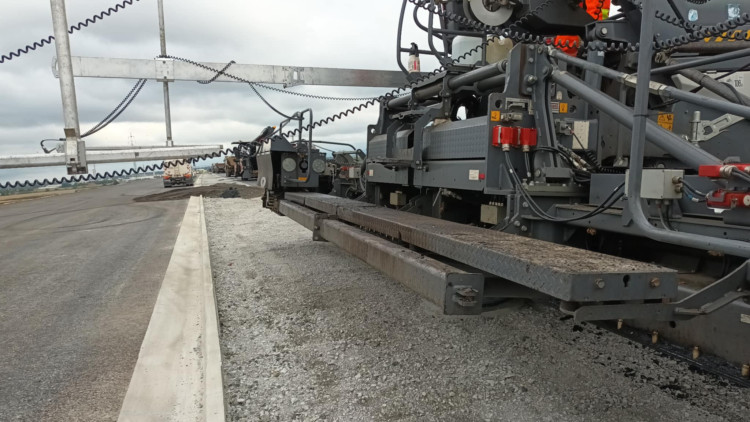 FOTOGALERIE: D1 okolo Přerova roste jako z vody