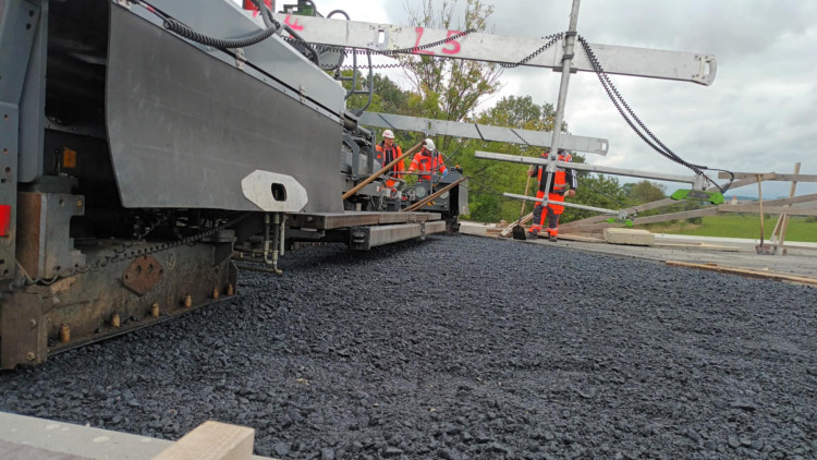 FOTOGALERIE: D1 okolo Přerova roste jako z vody