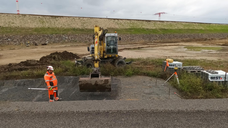 FOTOGALERIE: D1 okolo Přerova roste jako z vody