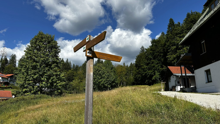Výchozím bodem je parkoviště v obci Spiegelhütte