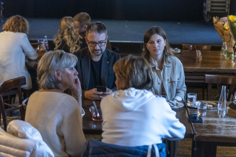 FOTOGALERIE: Výsledky voleb pod drobnohledem. SPOLU mělo štáb i v Olomouci