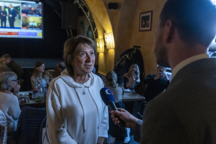 FOTOGALERIE: Výsledky voleb pod drobnohledem. SPOLU mělo štáb i v Olomouci