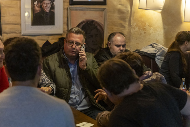 FOTOGALERIE: Výsledky voleb pod drobnohledem. SPOLU mělo štáb i v Olomouci