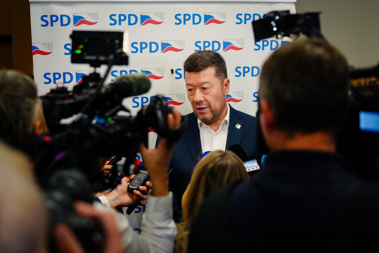 FOTOGALERIE: Podívejte se, jak to vypadalo ve volebních štábech