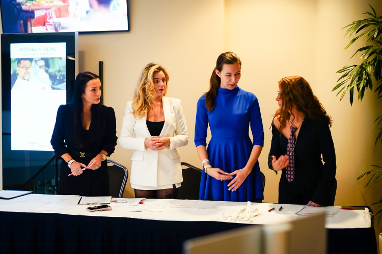 FOTOGALERIE: Podívejte se, jak to vypadalo ve volebních štábech