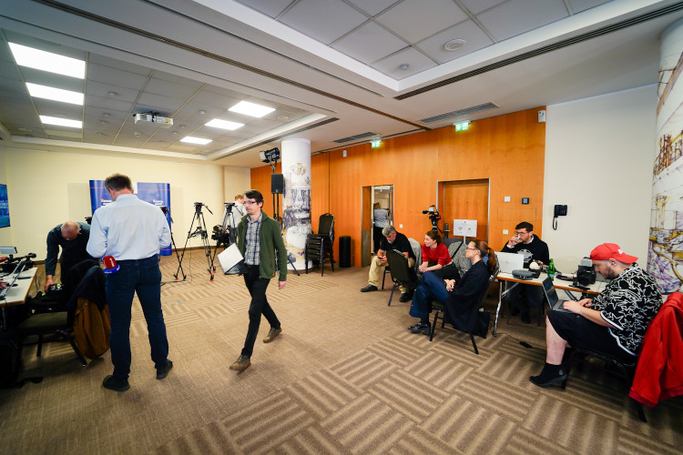 FOTOGALERIE: Podívejte se, jak to vypadalo ve volebních štábech