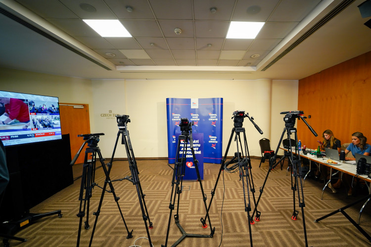 FOTOGALERIE: Podívejte se, jak to vypadalo ve volebních štábech