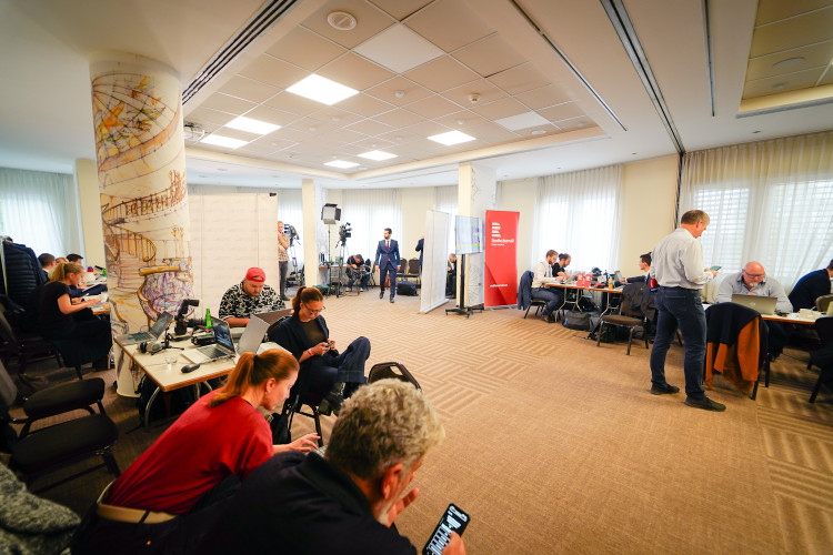 FOTOGALERIE: Podívejte se, jak to vypadalo ve volebních štábech