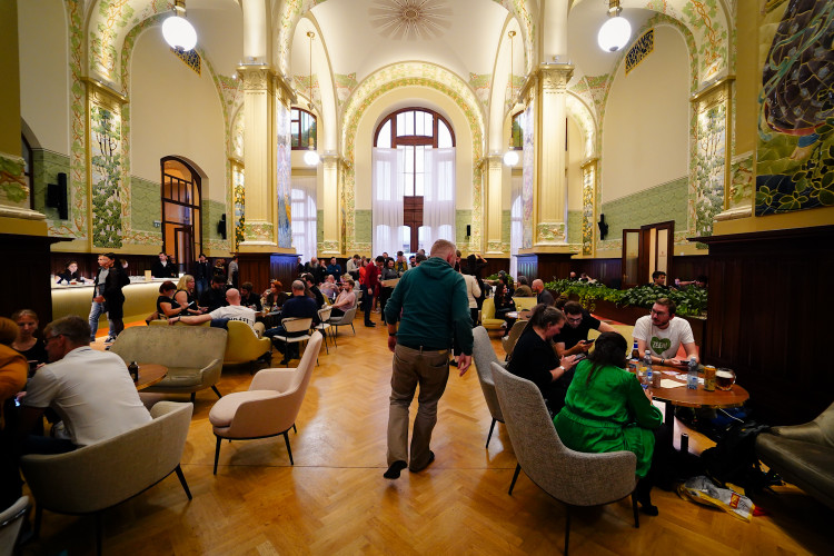 FOTOGALERIE: Podívejte se, jak to vypadalo ve volebních štábech