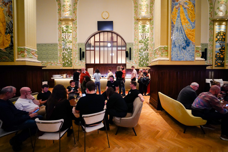 FOTOGALERIE: Podívejte se, jak to vypadalo ve volebních štábech