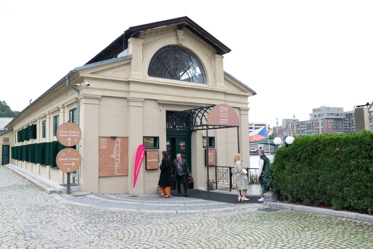 FOTOGALERIE: Podívejte se, jak to vypadalo ve volebních štábech