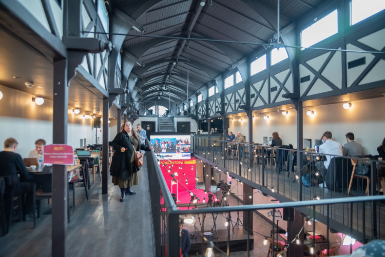 FOTOGALERIE: Podívejte se, jak to vypadalo ve volebních štábech