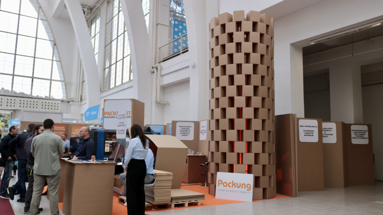 FOTOGALERIE: V Brně pokračuje Mezinárodní strojírenský veletrh, podívejte se s námi