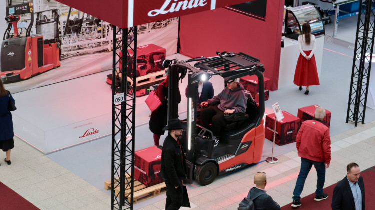 FOTOGALERIE: V Brně pokračuje Mezinárodní strojírenský veletrh, podívejte se s námi