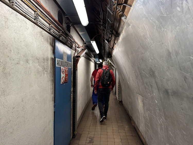 FOTOGALERIE: Baterie pro stav nouze, vlastní destilace. Podívejte, jak to vypadá v zázemí stanice metra