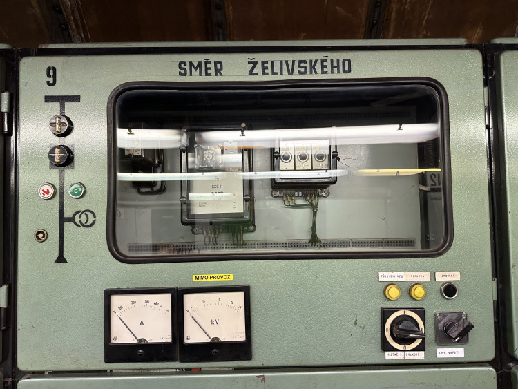 FOTOGALERIE: Baterie pro stav nouze, vlastní destilace. Podívejte, jak to vypadá v zázemí stanice metra