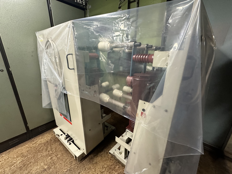 FOTOGALERIE: Baterie pro stav nouze, vlastní destilace. Podívejte, jak to vypadá v zázemí stanice metra